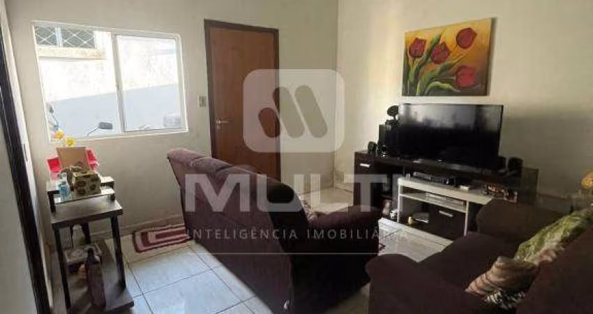 Casa com 3 quartos à venda em Granada, Uberlândia 