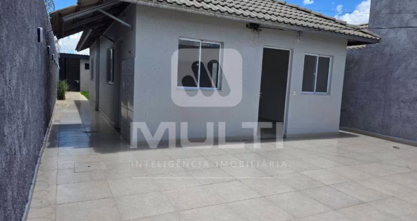 Casa com 2 quartos à venda no Residencial Pequis, Uberlândia 