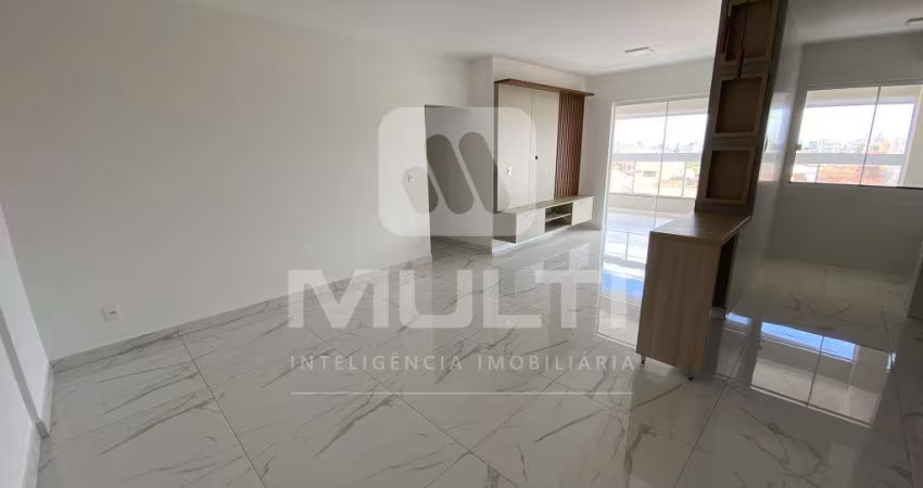 Apartamento com 3 quartos para alugar no Santa Mônica, Uberlândia 