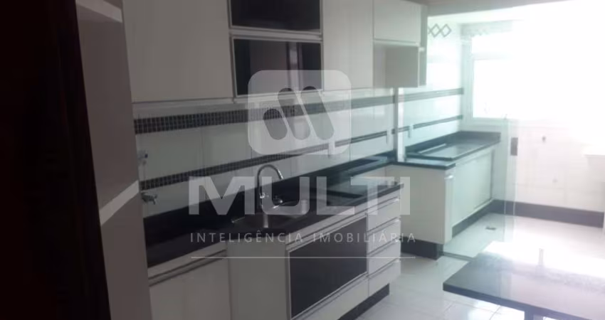Apartamento com 3 quartos para alugar no Fundinho, Uberlândia 