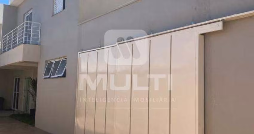 Casa com 3 quartos para alugar no Morada da Colina, Uberlândia 