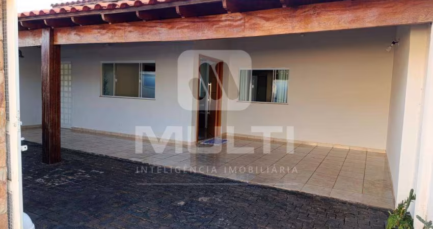 Casa com 3 quartos para alugar na Cidade Jardim, Uberlândia 
