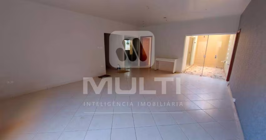 Casa com 3 quartos para alugar no Santa Mônica, Uberlândia 