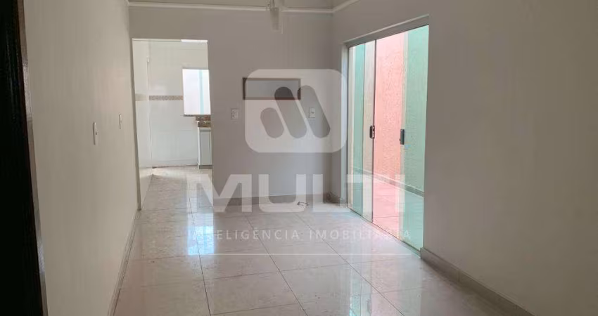 Casa com 3 quartos para alugar no Jardim Patrícia, Uberlândia 