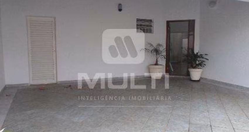 Casa com 4 quartos para alugar no Jardim Karaíba, Uberlândia 
