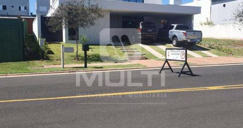 Casa em condomínio fechado com 3 quartos para alugar no Alphaville, Uberlândia 