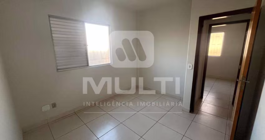 Apartamento com 2 quartos para alugar no Presidente Roosevelt, Uberlândia 