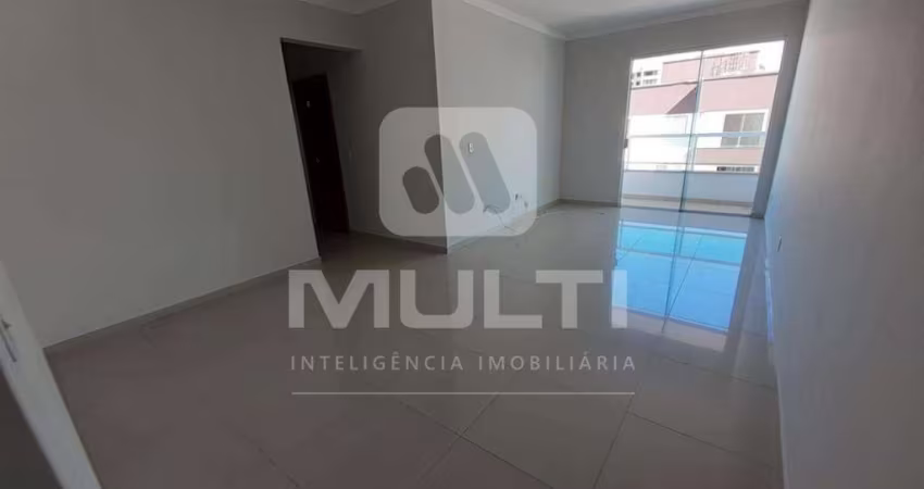 Apartamento com 3 quartos para alugar no Jardim Finotti, Uberlândia 