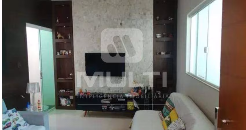 Casa com 3 quartos à venda em Granada, Uberlândia 