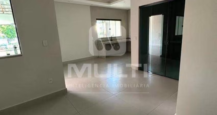 Casa com 3 quartos à venda no Santa Mônica, Uberlândia 