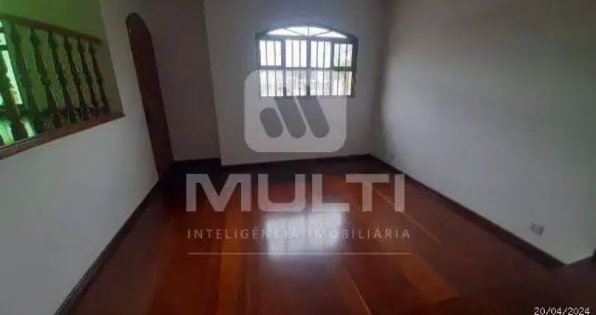 Casa com 6 quartos à venda no Centro, Uberlândia 