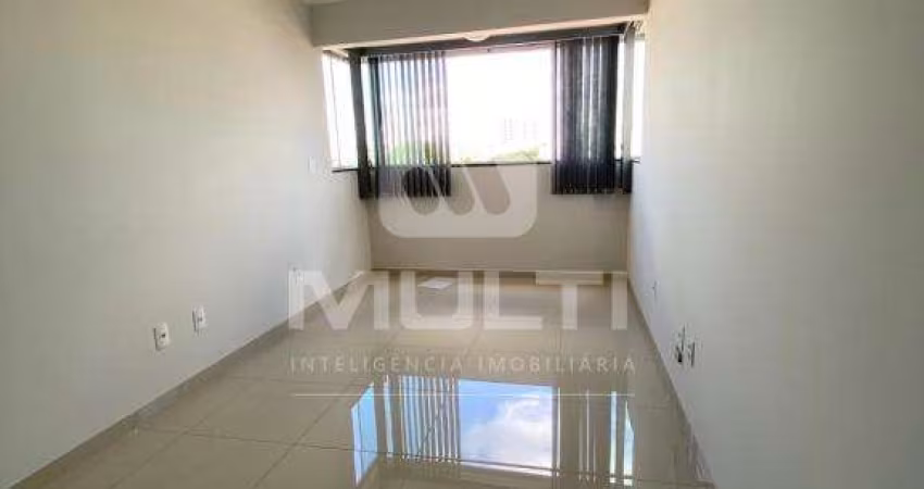 Apartamento com 3 quartos à venda no Conjunto Segismundo Pereira, Uberlândia 