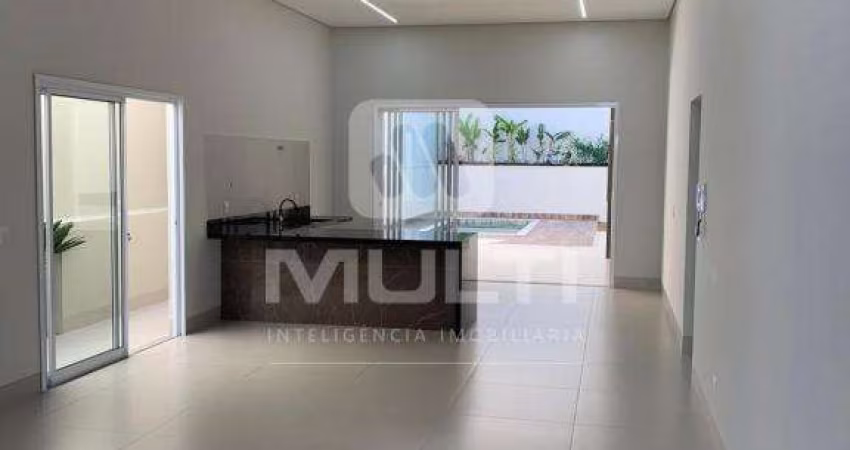 Casa com 3 quartos à venda na Cidade Jardim, Uberlândia 