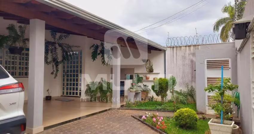 Casa com 5 quartos à venda no Santa Mônica, Uberlândia 