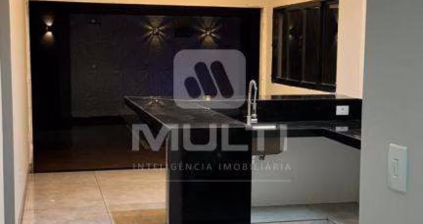 Casa com 3 quartos à venda no Jardim Patrícia, Uberlândia 
