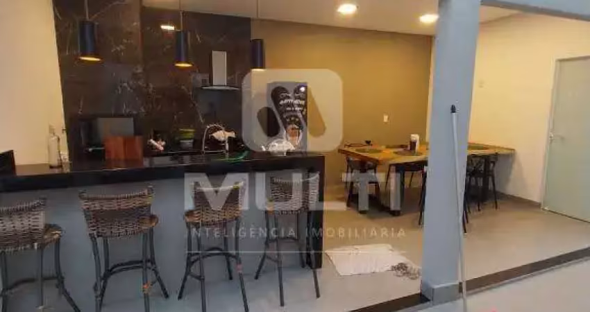 Casa com 3 quartos à venda no Jardim Europa, Uberlândia 