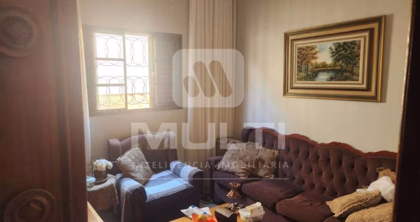 Casa com 3 quartos à venda no Santa Mônica, Uberlândia 