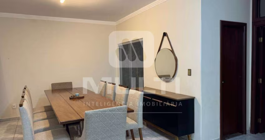 Casa com 3 quartos à venda no Presidente Roosevelt, Uberlândia 
