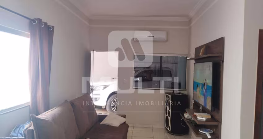 Casa com 2 quartos à venda no Jardim Holanda, Uberlândia 