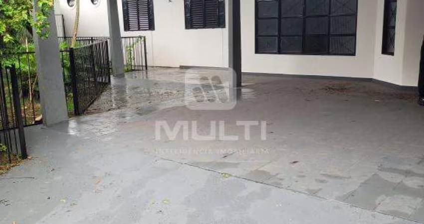 Casa com 4 quartos à venda no Presidente Roosevelt, Uberlândia 