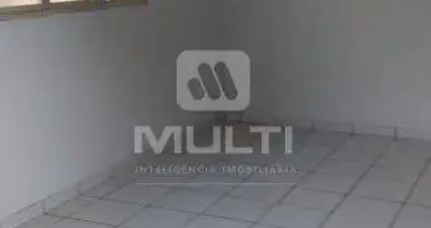 Casa com 3 quartos à venda no Jardim Holanda, Uberlândia 