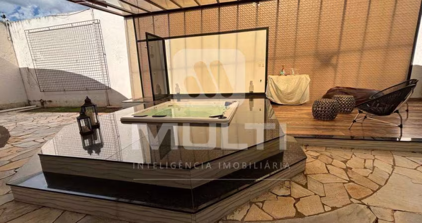 Casa com 3 quartos à venda no Jardim Karaíba, Uberlândia 