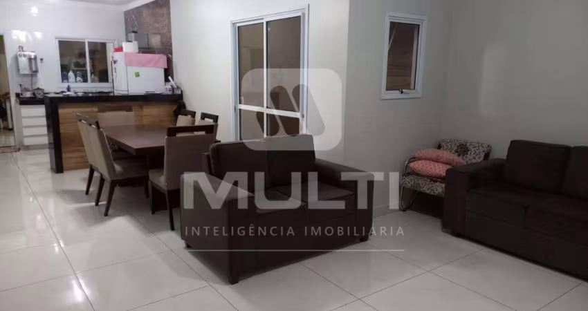 Casa em condomínio fechado com 3 quartos à venda no Jardim Holanda, Uberlândia 
