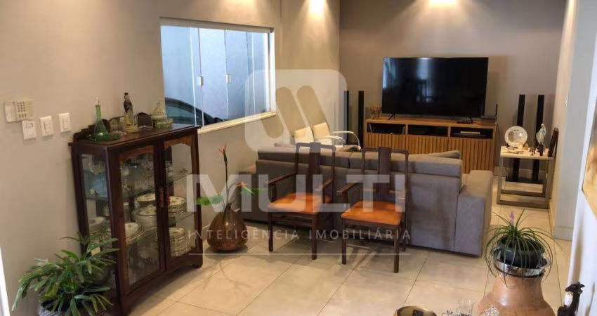 Casa com 5 quartos à venda no Jaraguá, Uberlândia 