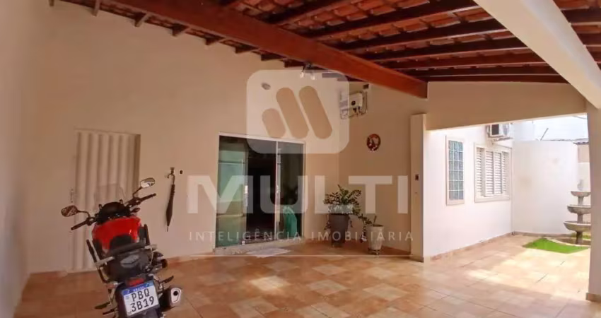 Casa com 4 quartos à venda no Jaraguá, Uberlândia 
