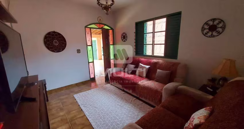 Casa com 8 quartos à venda no Martins, Uberlândia 