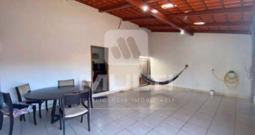 Casa com 3 quartos à venda no Aclimação, Uberlândia 