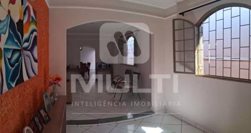 Casa com 3 quartos à venda no Jaraguá, Uberlândia 