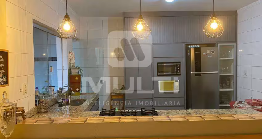 Casa com 3 quartos à venda no Jardim Holanda, Uberlândia 