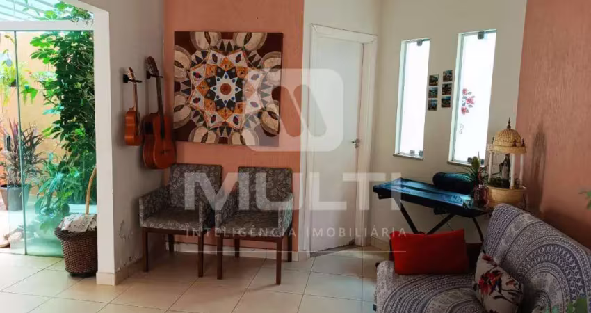 Casa com 3 quartos à venda no Umuarama, Uberlândia 