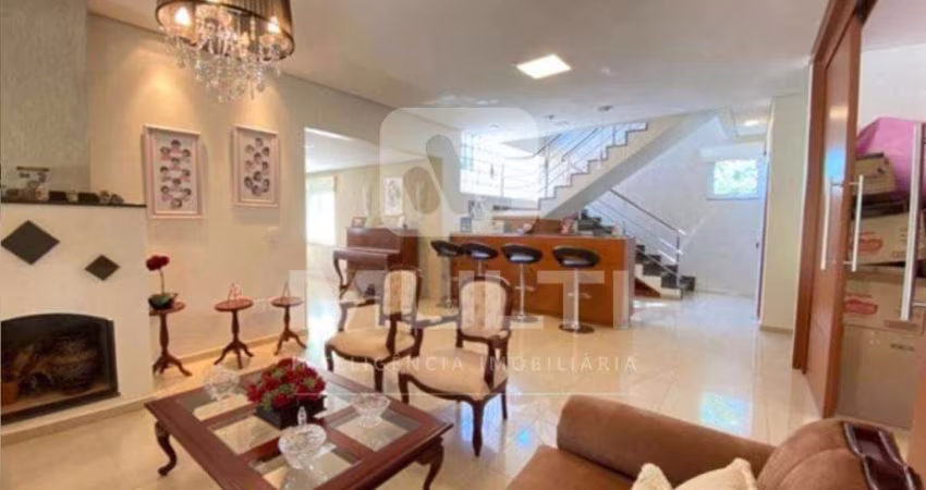 Casa com 4 quartos à venda no Centro, Uberlândia 