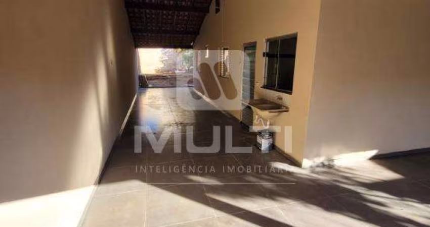 Casa com 3 quartos à venda no Jardim Europa, Uberlândia 