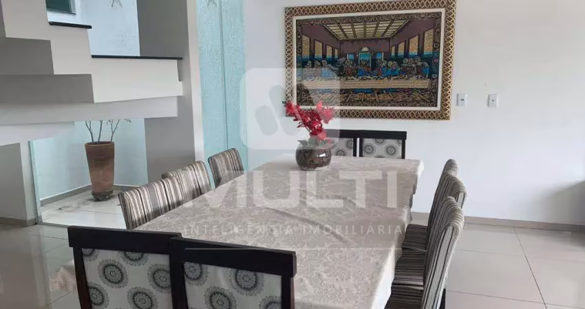 Casa com 3 quartos à venda no Jardim Patrícia, Uberlândia 