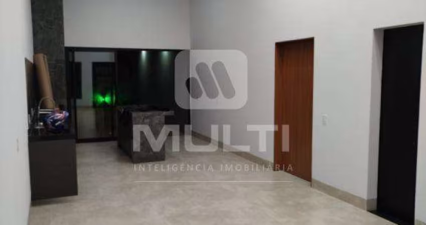 Casa com 3 quartos à venda no Aclimação, Uberlândia 