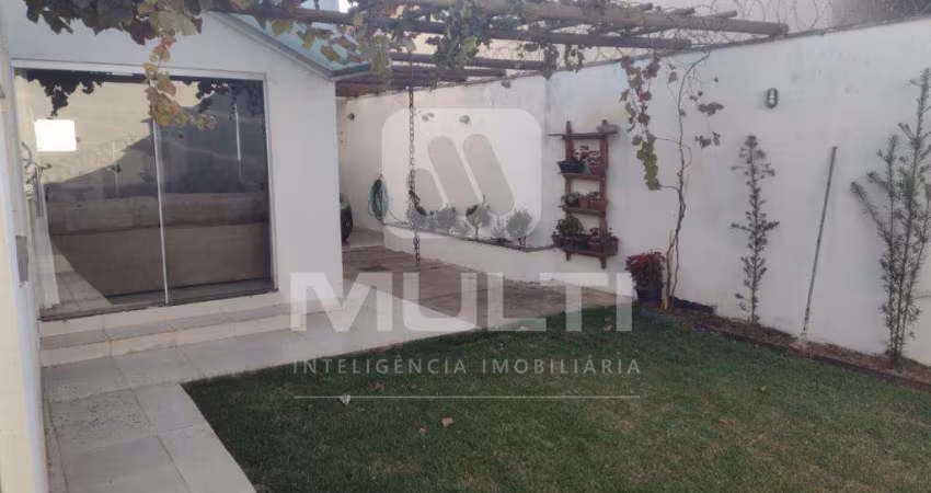 Casa com 3 quartos à venda no Jardim Europa, Uberlândia 