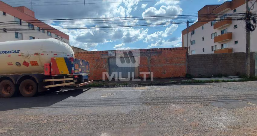 Terreno à venda no Santa Mônica, Uberlândia 