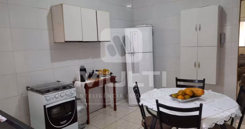 Casa com 3 quartos à venda no Jardim Europa, Uberlândia 