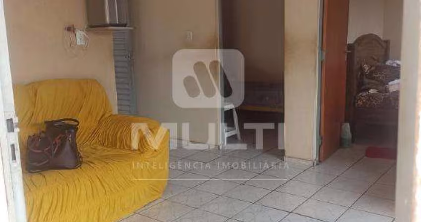Casa com 2 quartos à venda no Shopping Park, Uberlândia 