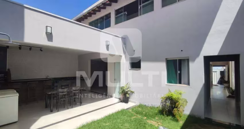 Casa com 4 quartos à venda em Laranjeiras, Uberlândia 