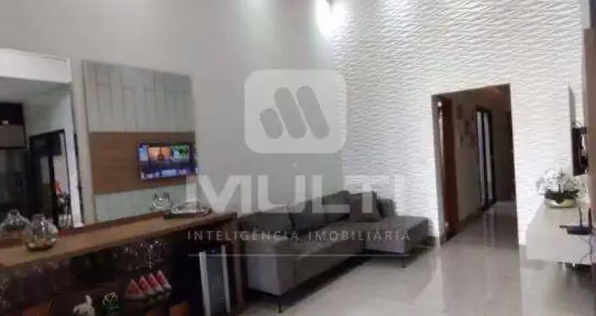 Casa com 3 quartos à venda na Cidade Jardim, Uberlândia 