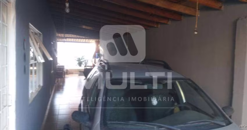 Casa com 3 quartos à venda no Morumbi, Uberlândia 