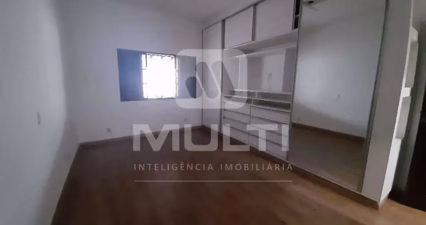 Casa com 3 quartos à venda no Umuarama, Uberlândia 