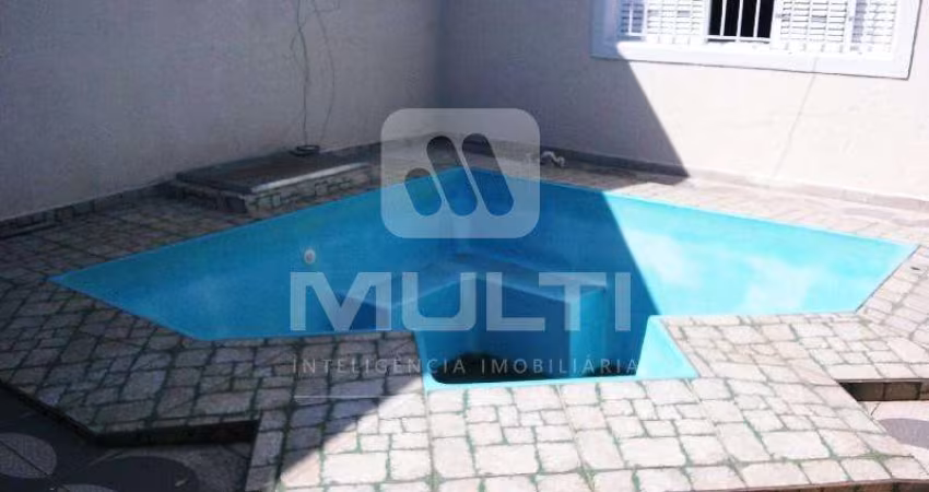 Casa com 4 quartos à venda no Marta Helena, Uberlândia 