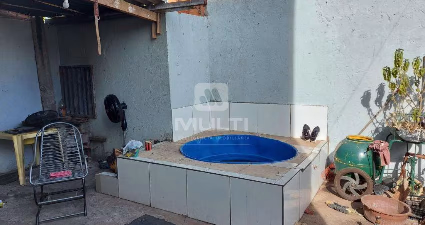 Casa com 5 quartos à venda no Shopping Park, Uberlândia 