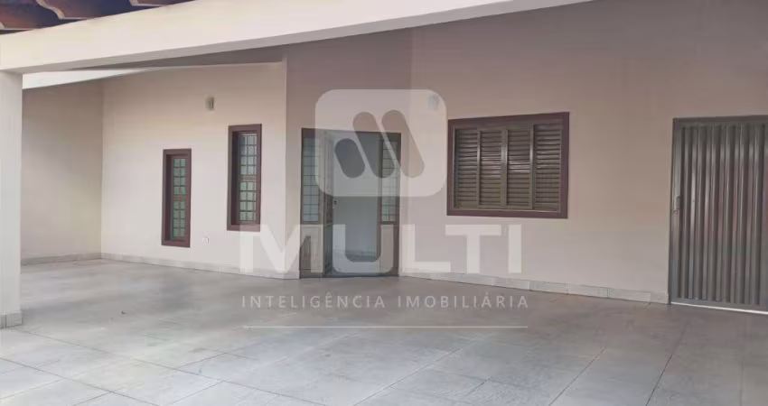 Casa com 3 quartos à venda no Custódio Pereira, Uberlândia 
