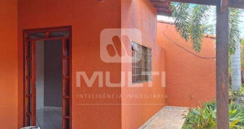 Casa com 3 quartos para alugar no Planalto, Uberlândia 